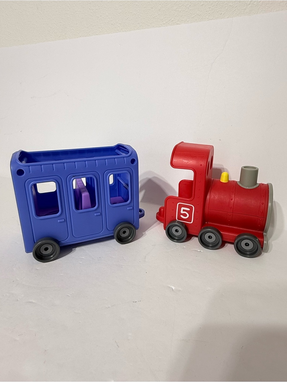 RARE Peppa Pig Miss Rabbit’s Train Red and Blue with Peppa and Rebecca Rabbit - Picture 4 of 9